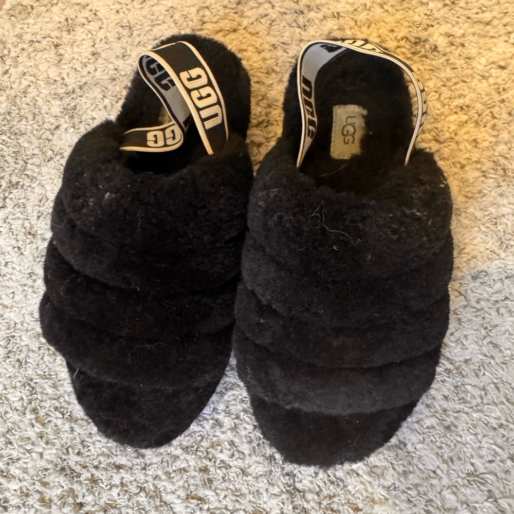 UGG Women's fluff yeah slide in black size 7W - good condition